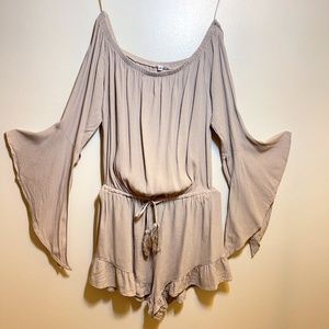 STOLEN HEARTS  Off-the-shoulder small tan romper